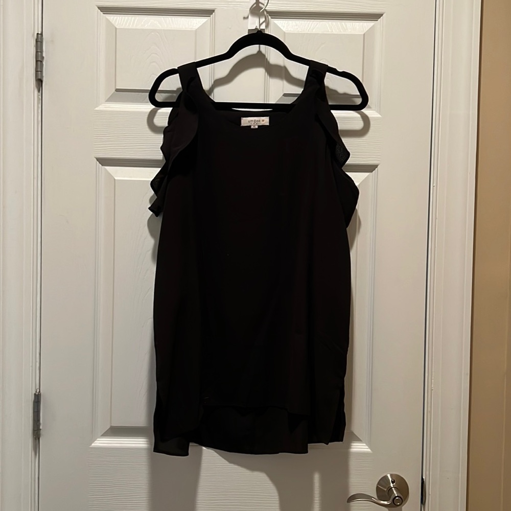 Women’s boutique black top